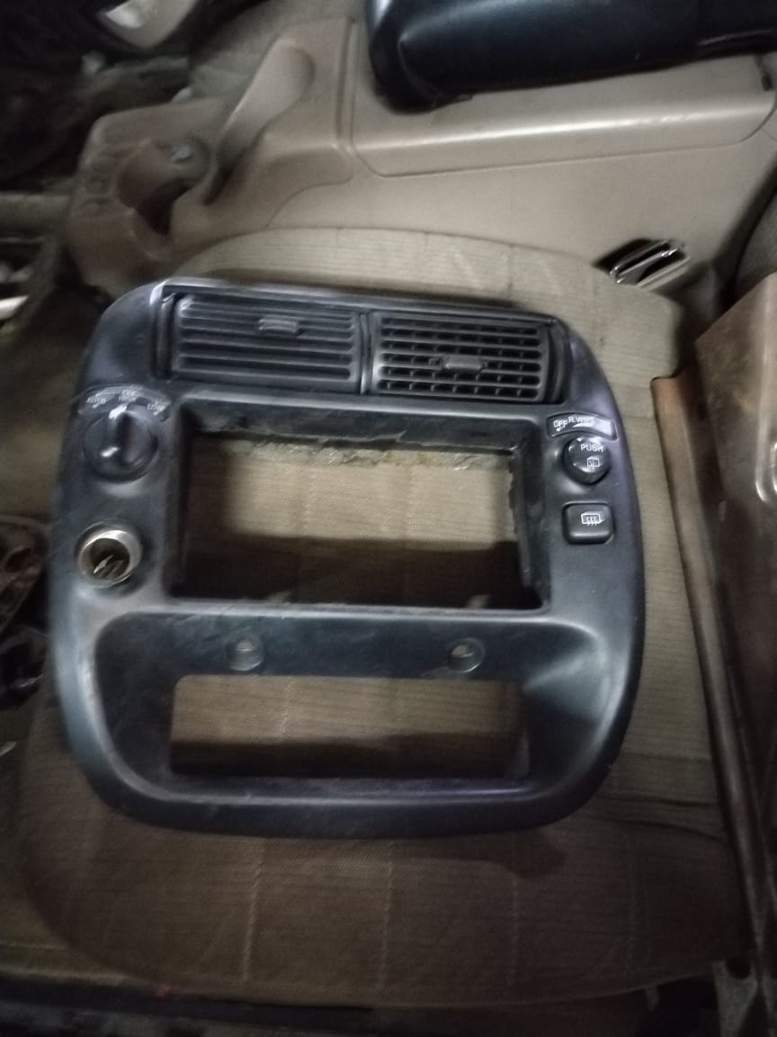 Центральная консоль Ford Explorer 2 1995-2001