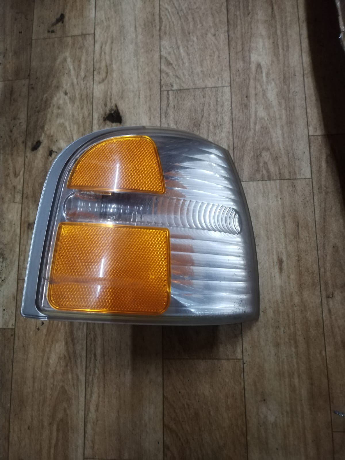 Поворотник передний правый Ford Explorer 3 2002-2005